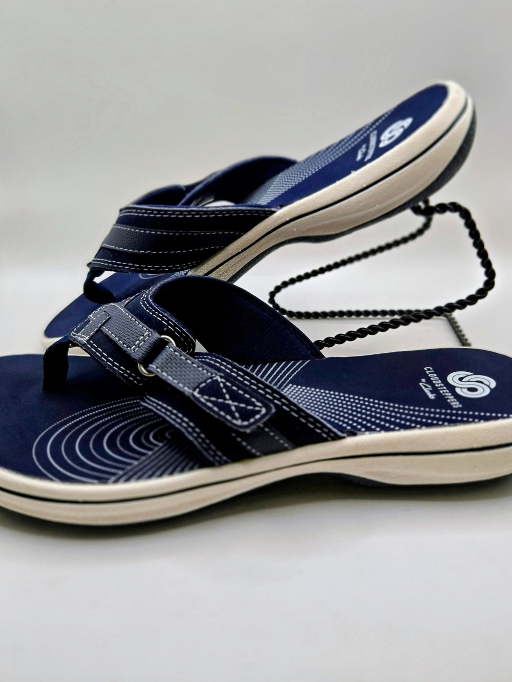 Clarks Cloudsteppers Women's Breeze Sea Thong Sandals. Size 7 Med